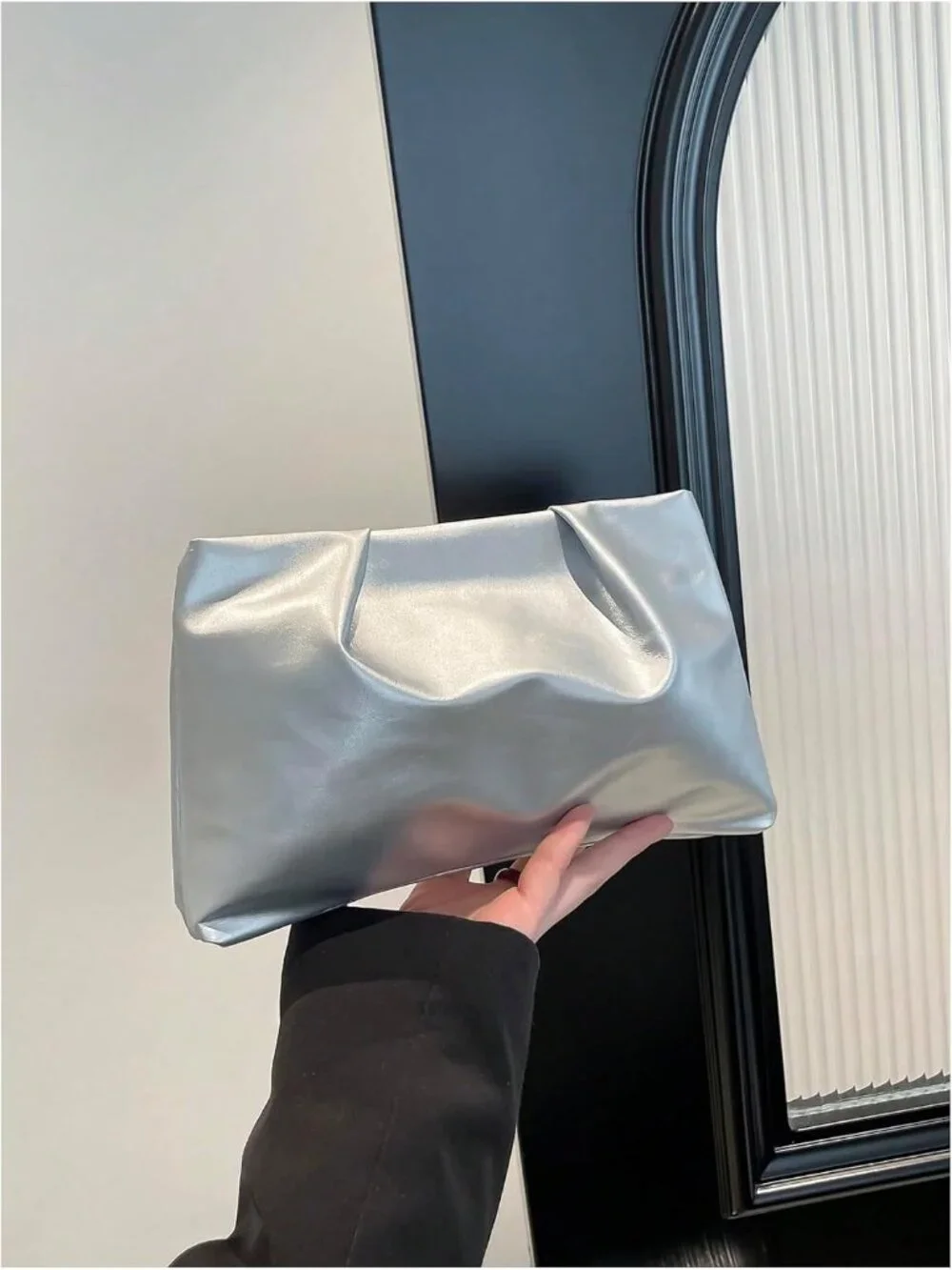 👜Women's Silver PU Leather Clutch Purses Small Zipper Elegant Ruched Handbag